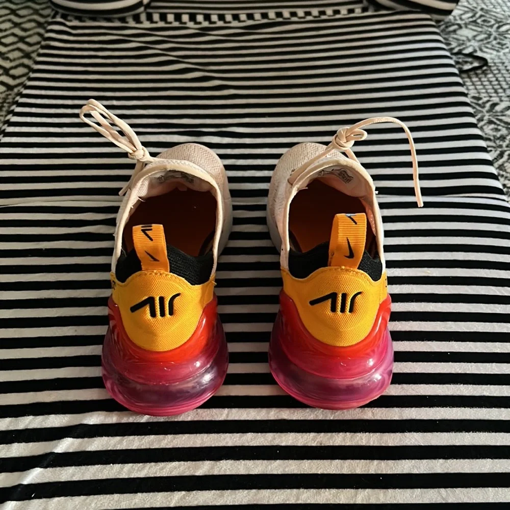 Nike Air Max 270 - Picture 3 of 4